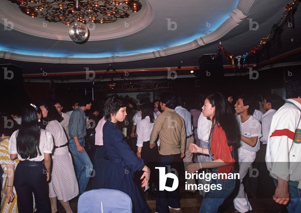 Dancing to the Jimmy King Jazz Orchestra, Shanghai, China (photo)