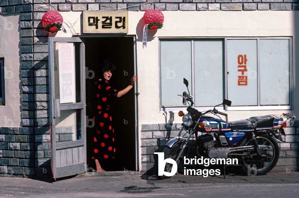 Bars in downtown Seoul City, South Korea, Asia (photo)