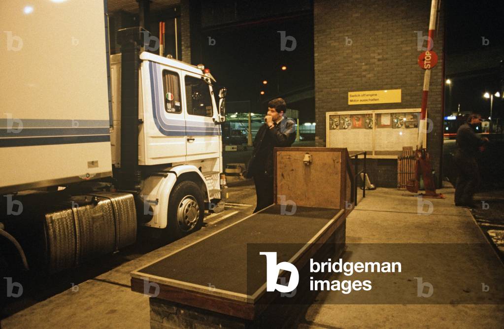 HM CUSTOMS & EXCISE, PORT OF DOVER, 1980s