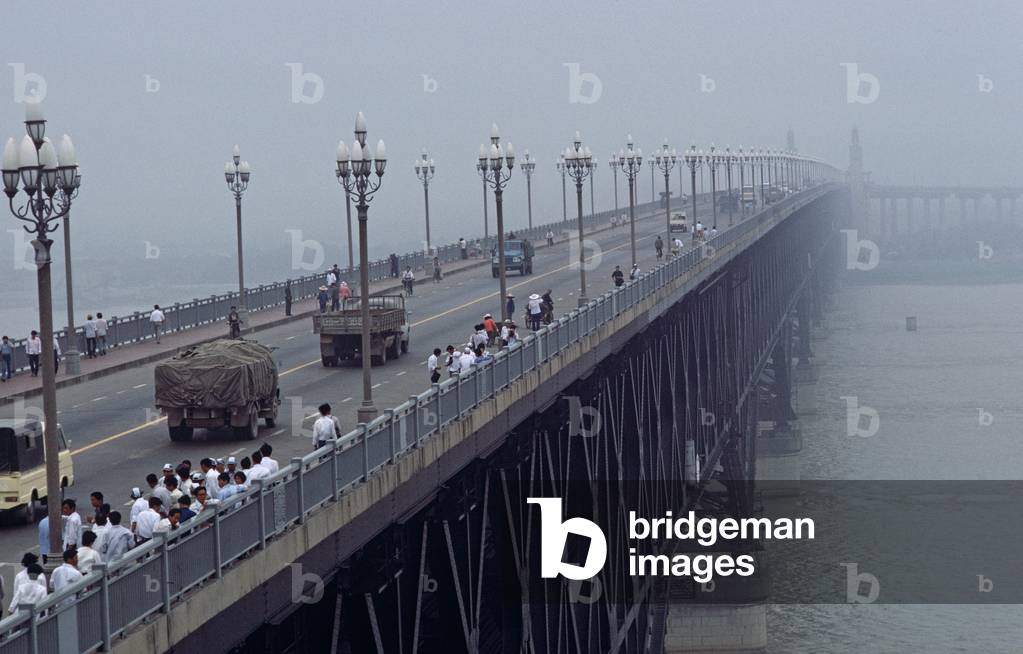 Yangtze River Bridge, Nanjing, Jiangsu Province, China (photo)