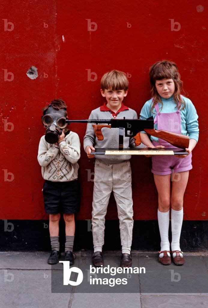 Children holding Wooden Replica of a Thompson Machine Gun, Long Kesh, 1972 (photo)