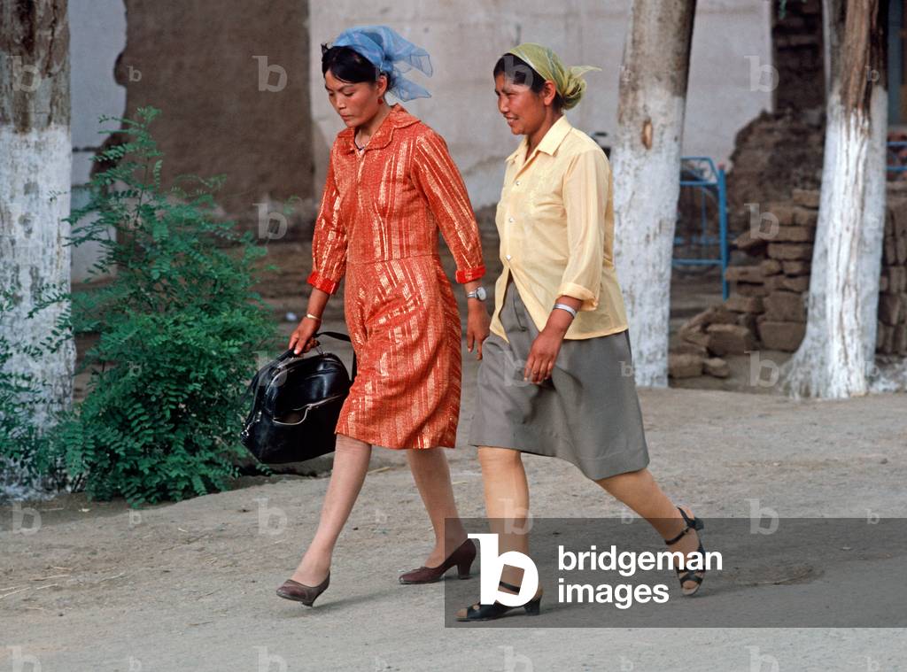 Uyghur women in  Turpan, Xinjiang Province, China, 1985 (photo)
