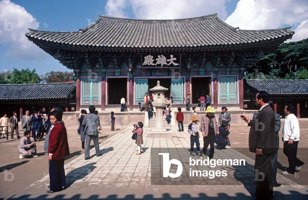 Bulguksa Temple on the slopes of Mount Toham. Head of the Jogye order of Korean Buddhism (photo)
