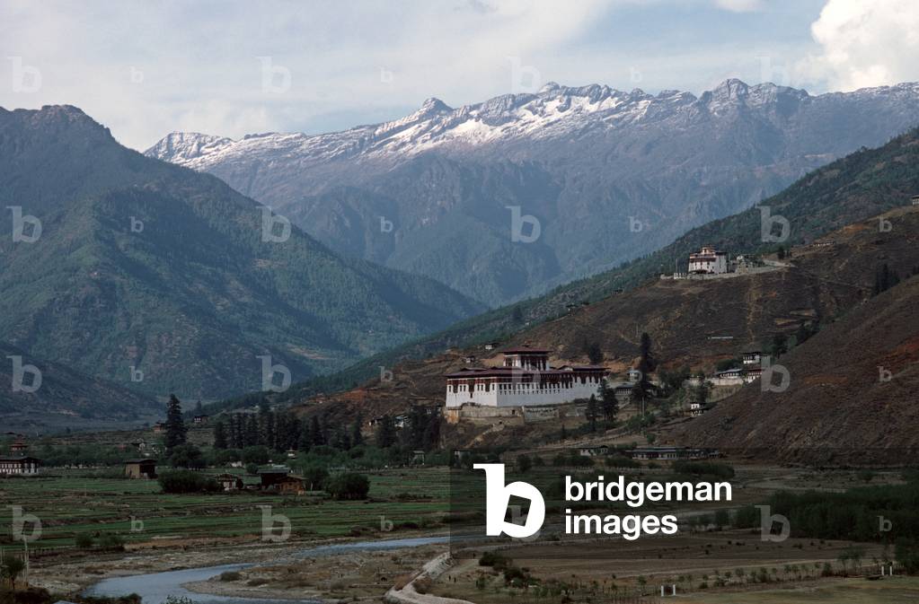 Paro Dzong, Buddhist monastery, Bhutan, Himalayas (photo)