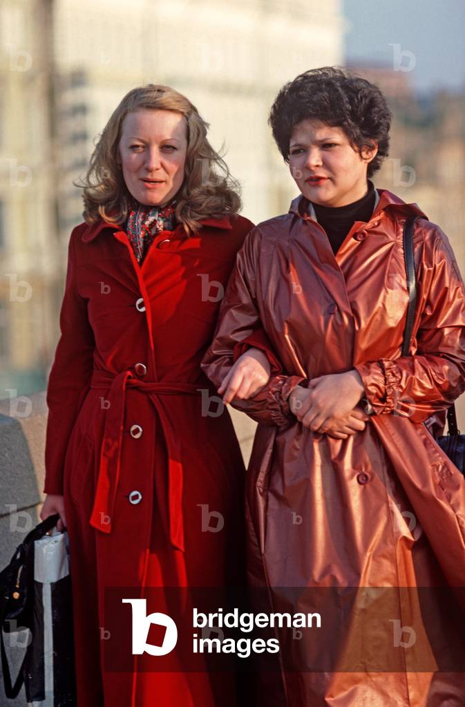 Lady Muscovites walking in Moscow, Russia (photo)