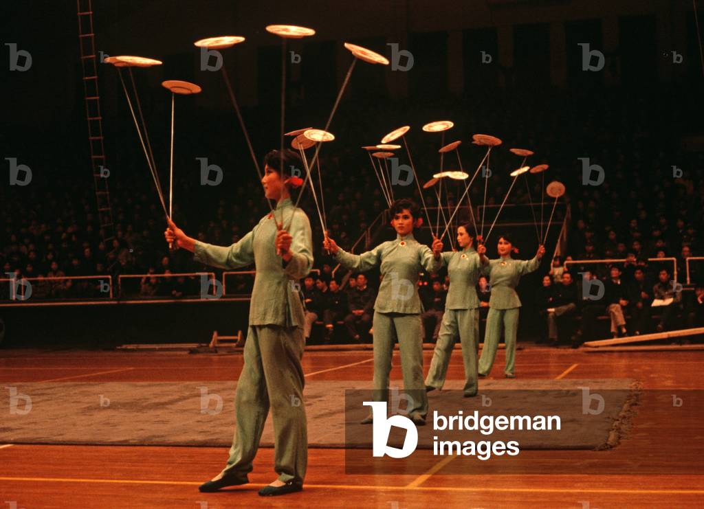 Acrobatic display, Nanjing, China, 1979 (photo)