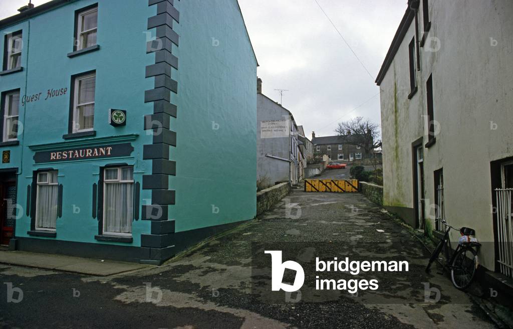 Cross border town of Tullyhammon and Pettigo in the Republic of Ireland during The Troubles, Northern Ireland, 1985 (photo)