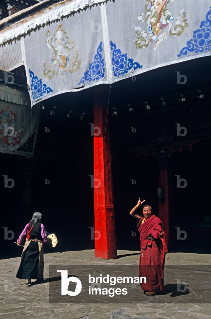 Buddhist monks inside Jokhang Temple, Lhasa, Tibet (photo)