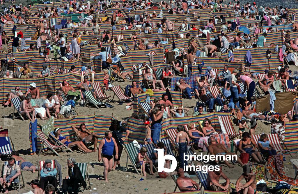August Bank Holiday crowded beach, Blackpool, Lancashire (photo)