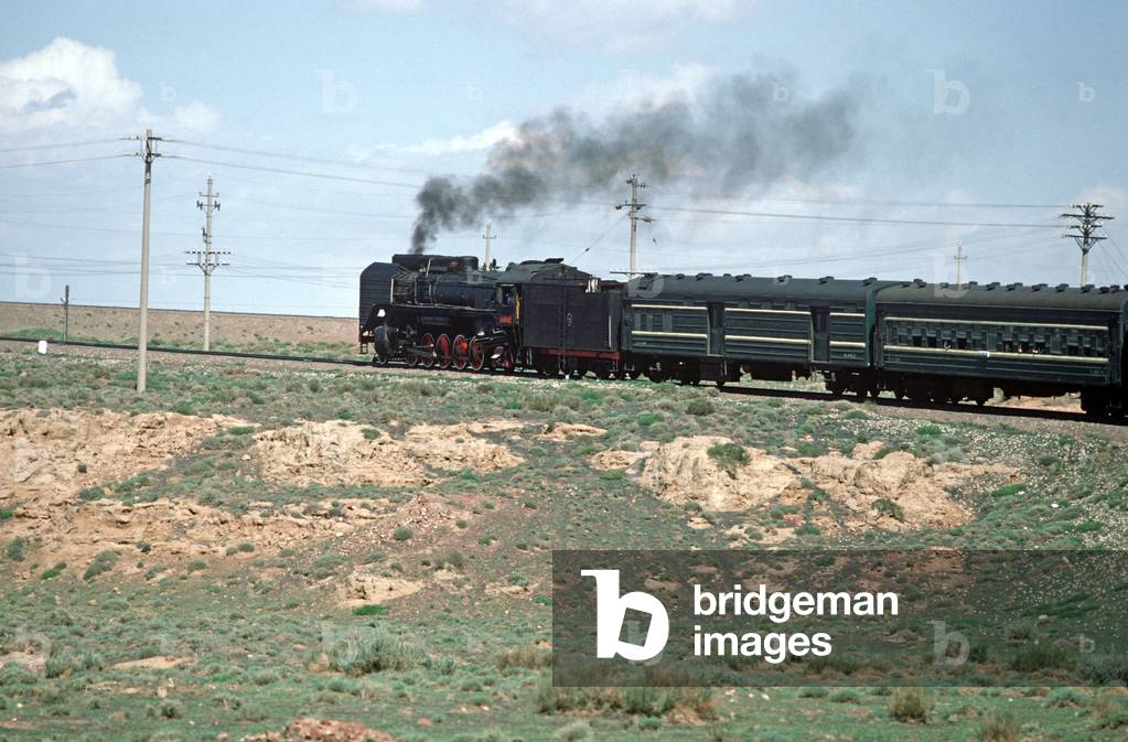 Yinchuan Lanzhou Railway, Ningxia Hui Province, China (photo)