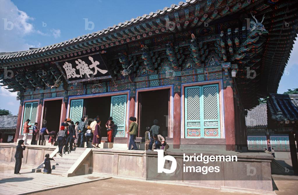 Bulguksa Temple on the slopes of Mount Toham. Head of the Jogye order of Korean Buddhism (photo)