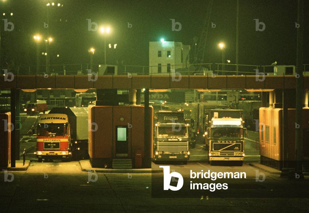 HM CUSTOMS & EXCISE, PORT OF DOVER, 1980s