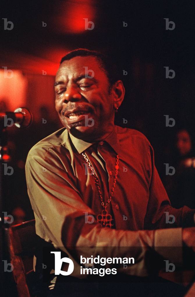Champion Jack Dupree playing the blues in an English club in the 70s and 80s (photo)