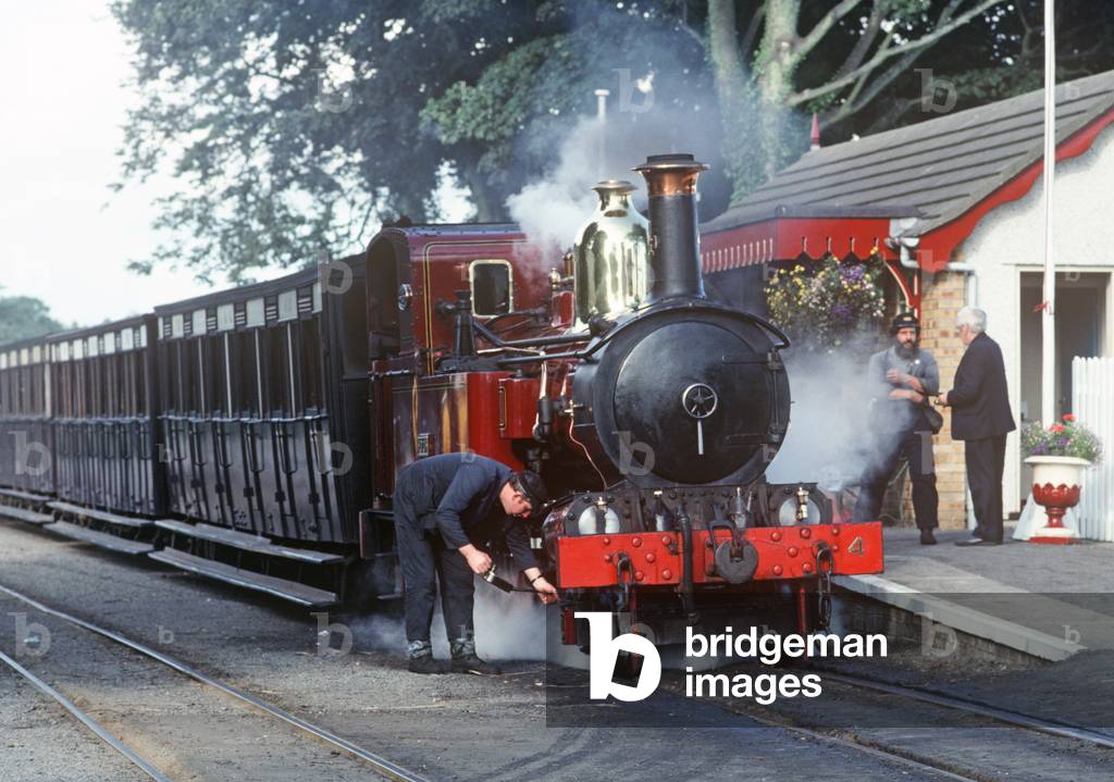 Steam locomotive at the Ballasalla station on the Isle of Man Railway, 1991 (photo)