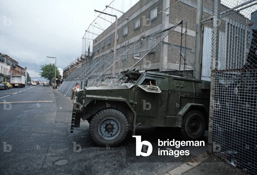 British army Saracen personnel carrier leaving fortified RUC, Royal Ulster Constabulary police station, Belfast during The Troubles, 1978 (photo)