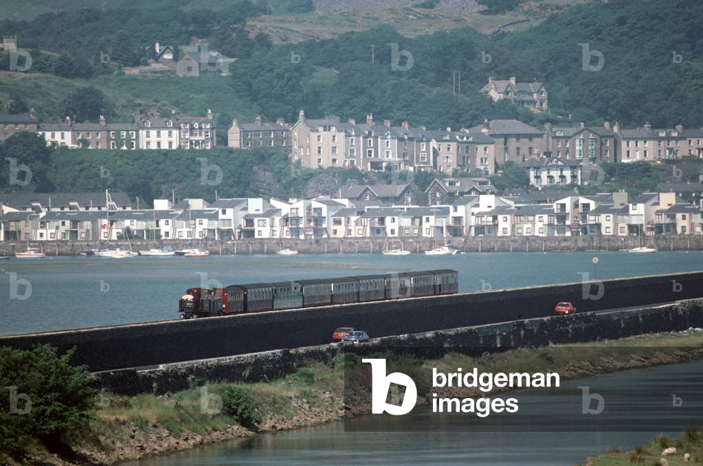 Steam locomotive on the Cob causeway, Gwynedd, North Wales, 1990 (photo)
