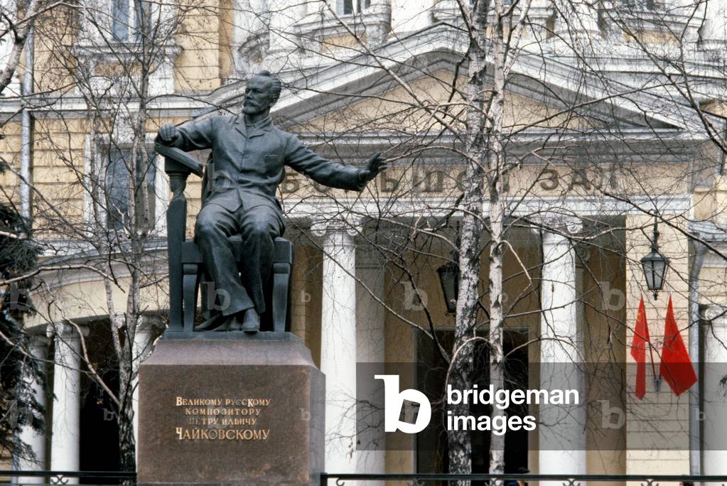Statue of 19th Century Russian composer Tchaikovsky outside The Conservatory, Moscow, Russia (photo)