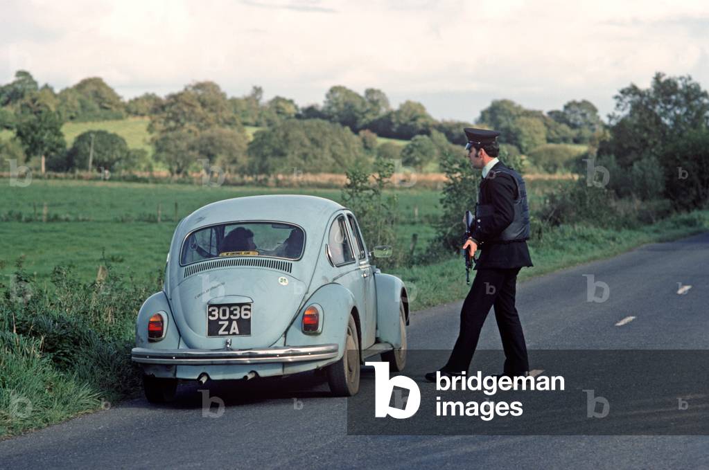 RUC, Royal Ulster Constabulary, police on Vehicle Stop during the Troubles, Northern Ireland, 1980 (photo)