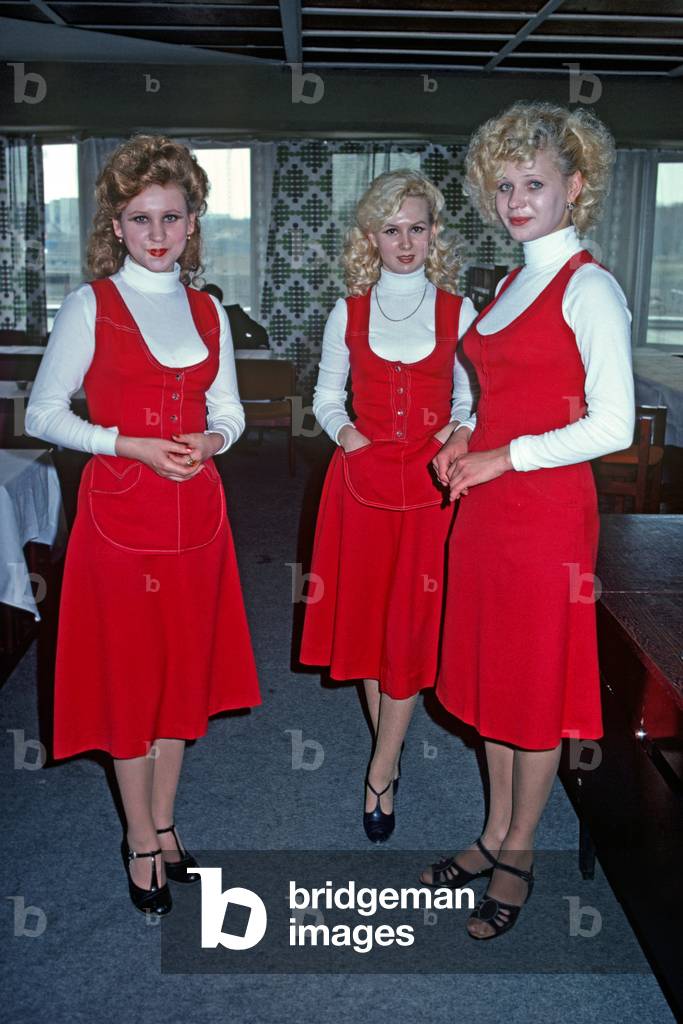 Waitresses from the Rossiya Hotel, Moscow, Russia, 1980s (photo)