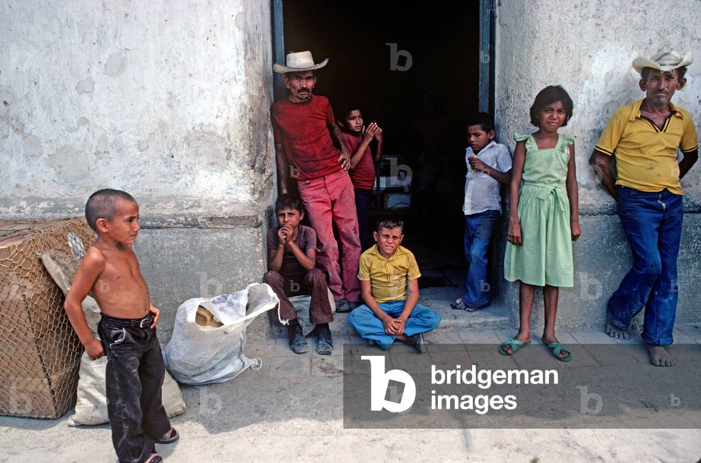 People gathered outside shop in rural Honduras (photo)