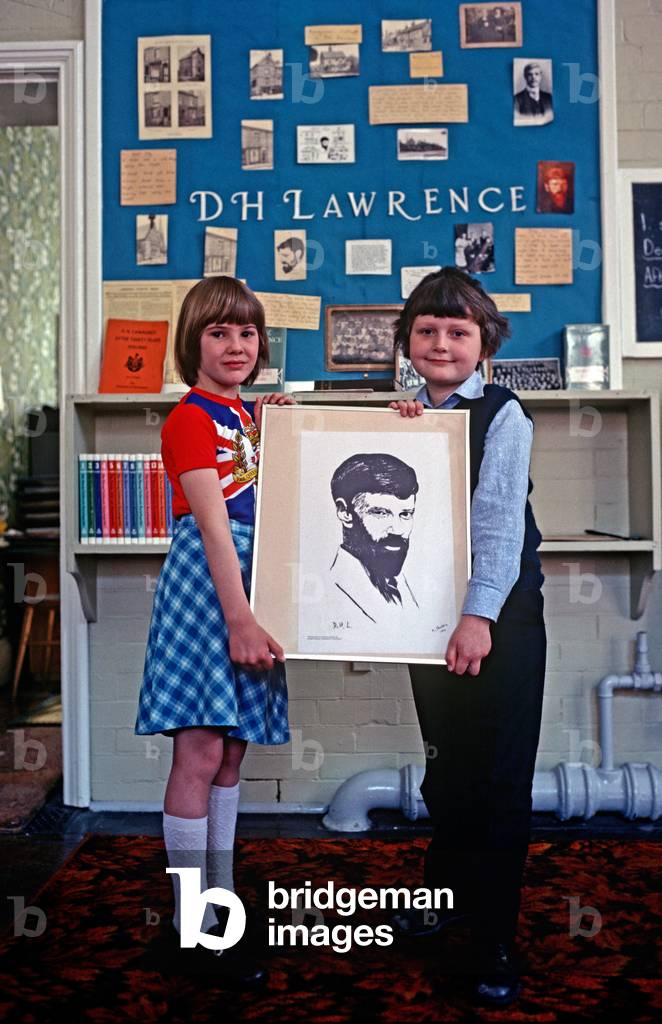 School children with portrait of D.H.Lawrence in Eastwood, South Nottinghamshire (photo)