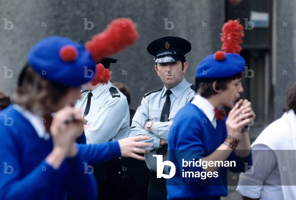 RUC, Royal Ulster Constabulary, Policemen observing Protestant Flute Band in Apprentice Boys Parade during The Troubles, Northern Ireland, 1978