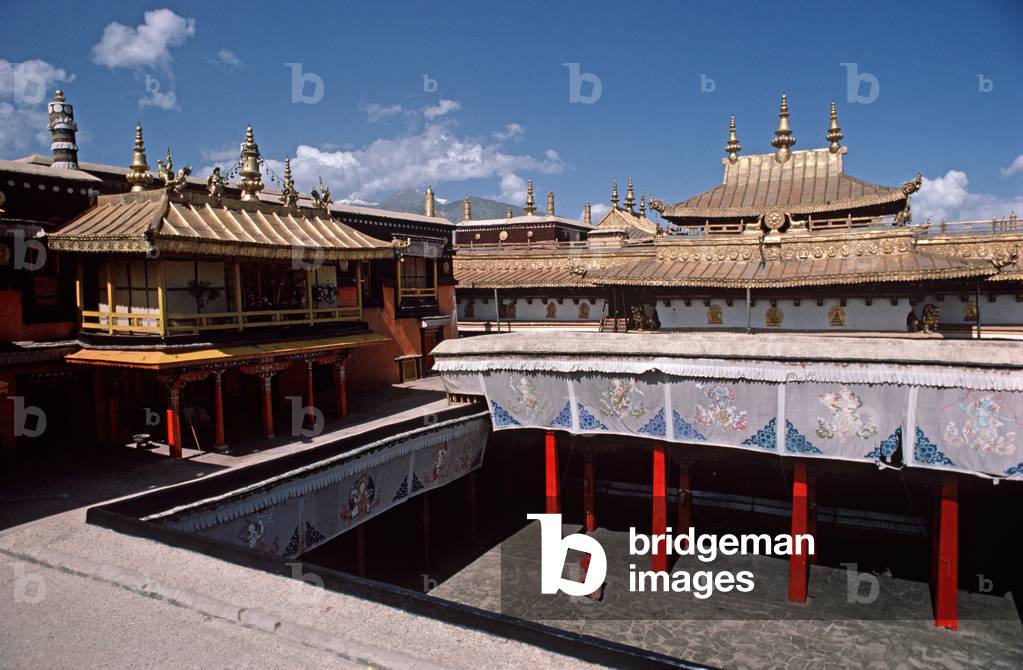 Buddhist monks inside Jokhang Temple, Lhasa, Tibet (photo)