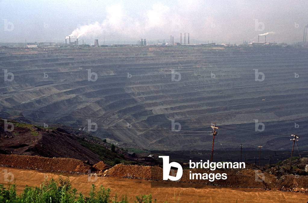 Open cast coal mine, Fushun, Liaoning Province, China (photo)