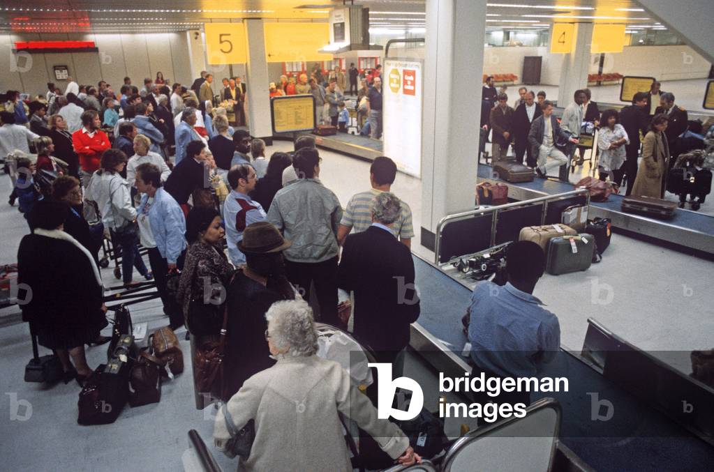 HM CUSTOMS & EXCISE. HEATHROW AIRPORT. 1980s