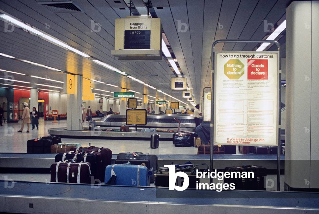 HM CUSTOMS & EXCISE. HEATHROW AIRPORT. 1980s