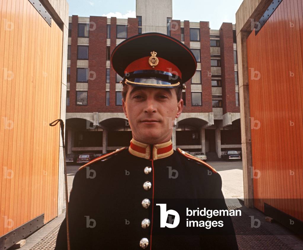 LONDON. KNIGHTSBRIDGE. 1972