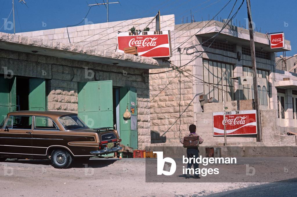 Palestinian schoolboy in West Bank, East Jerusalem, Israeli, Palestinian Authority (photo)