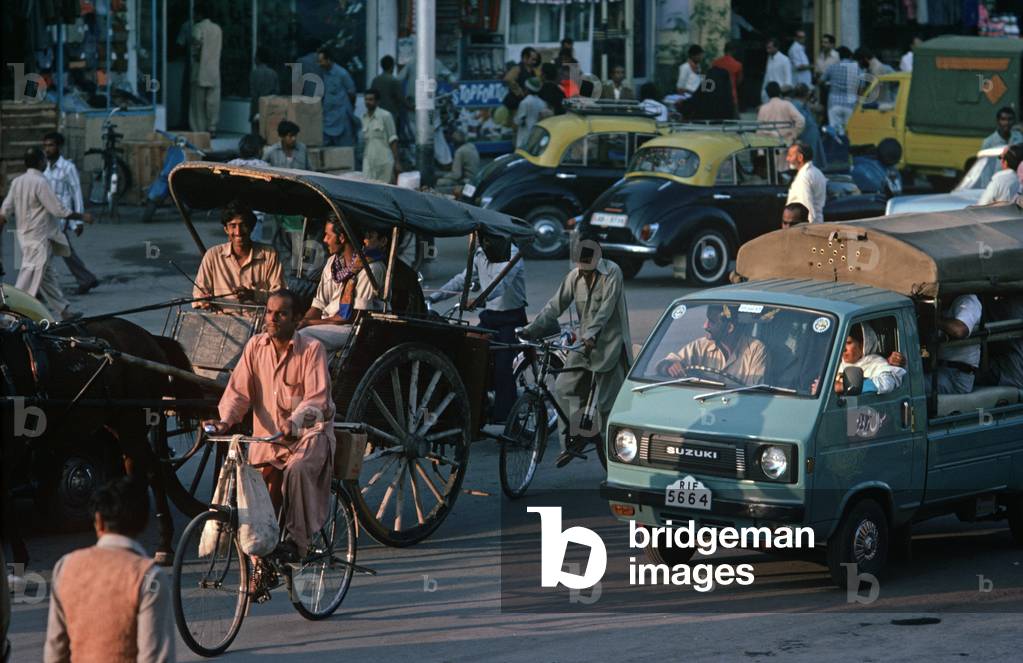 Busy intersection, Rawalpindi. Punjab Province, Pakistan (photo)