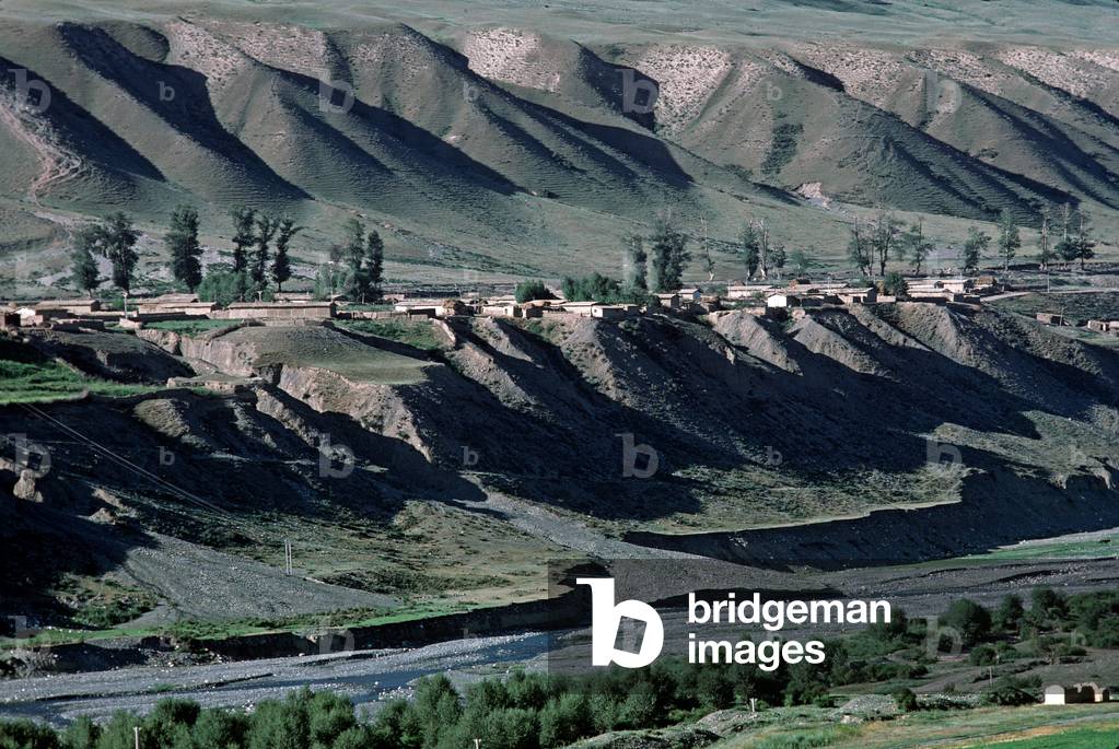 Kazakh settlement in hills North of Urumqui, Xinjiang Province, China (photo)