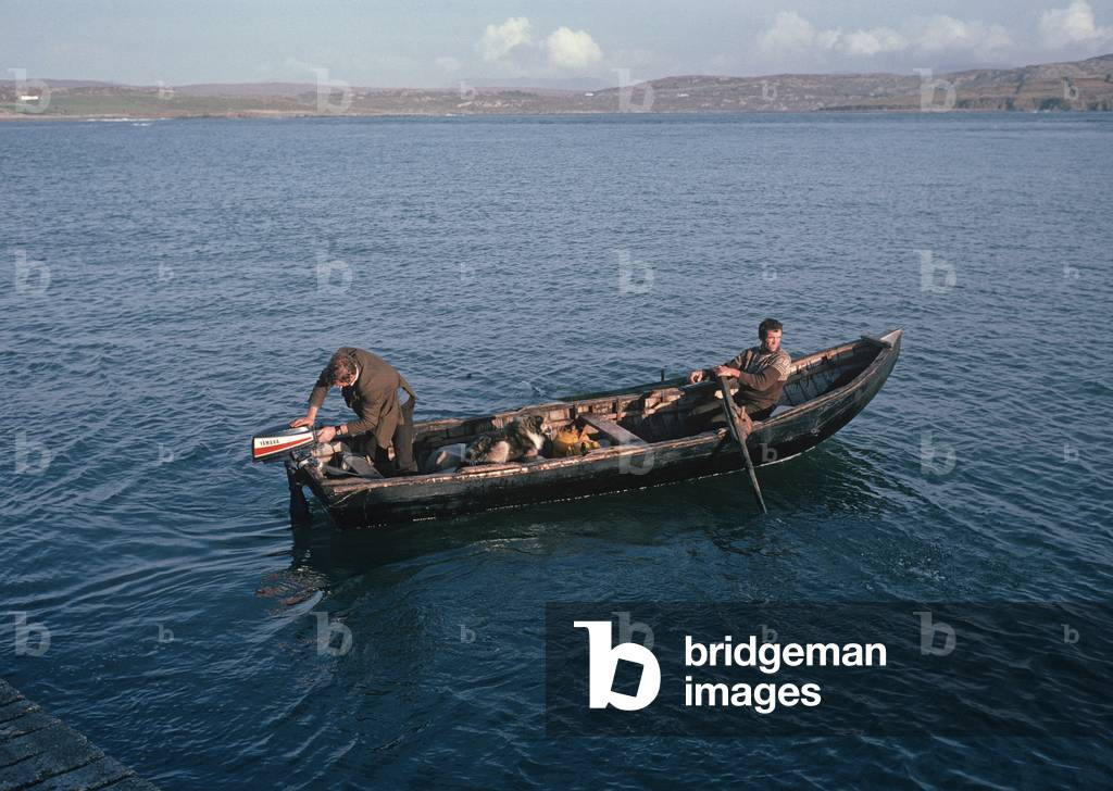 Inishturbot Islanders with a curragh, traditional West coast of Ireland boat, Connemara, County Galway, Ireland (photo)