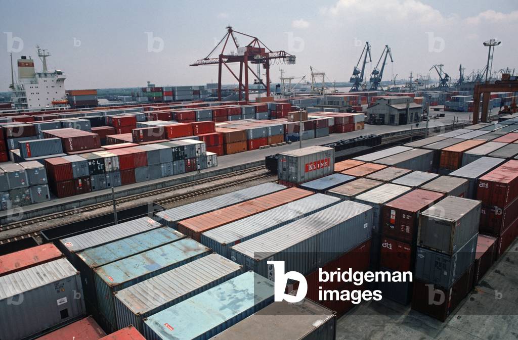 Shanghai Container Port, Shanghai, China (photo)