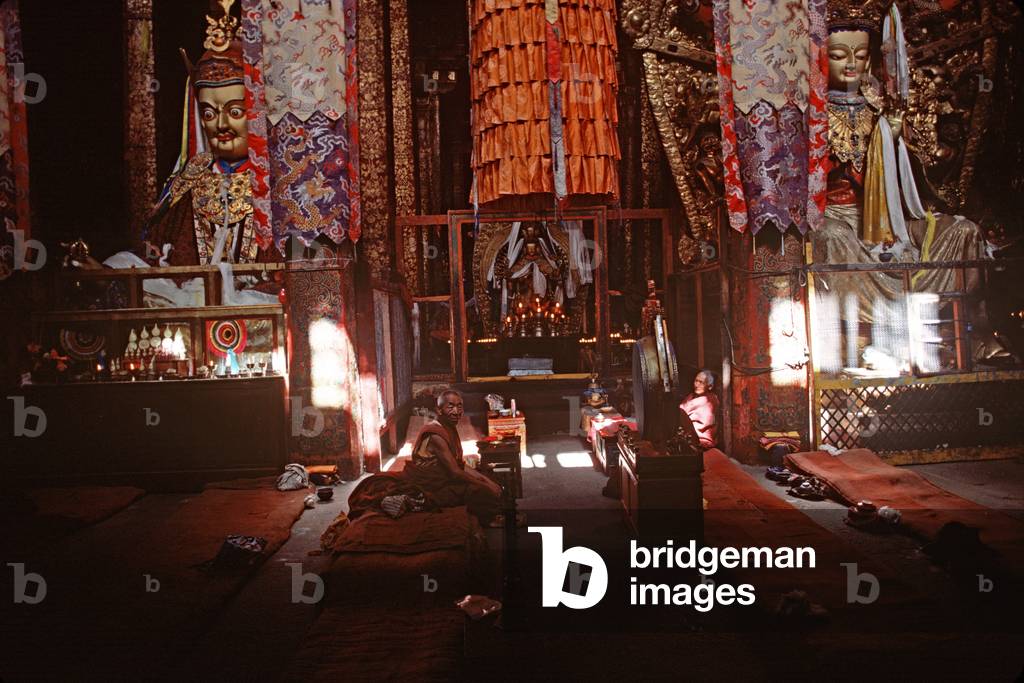 Buddhist monks inside Jokhang Temple, Lhasa, Tibet (photo)