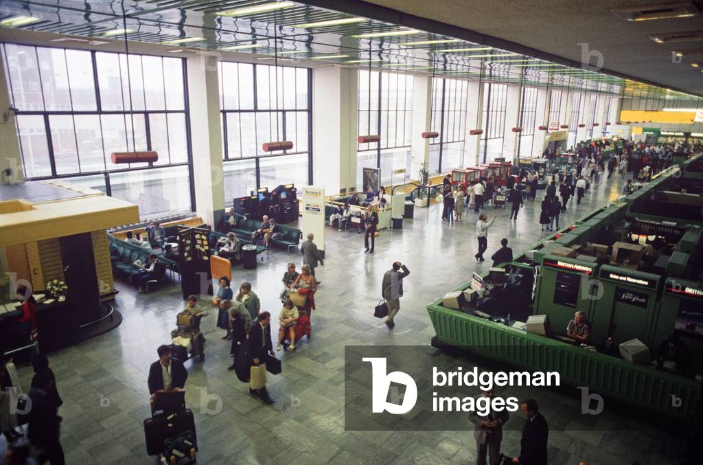 HM CUSTOMS & EXCISE. HEATHROW AIRPORT. 1980s