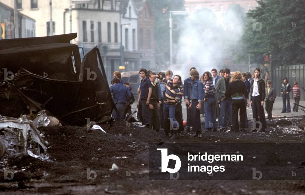 Nationalist Youths throwing stones at the British Army during Riots in the Falls Road, West Belfast during The Troubles, Northern Ireland, 1976 (photo)