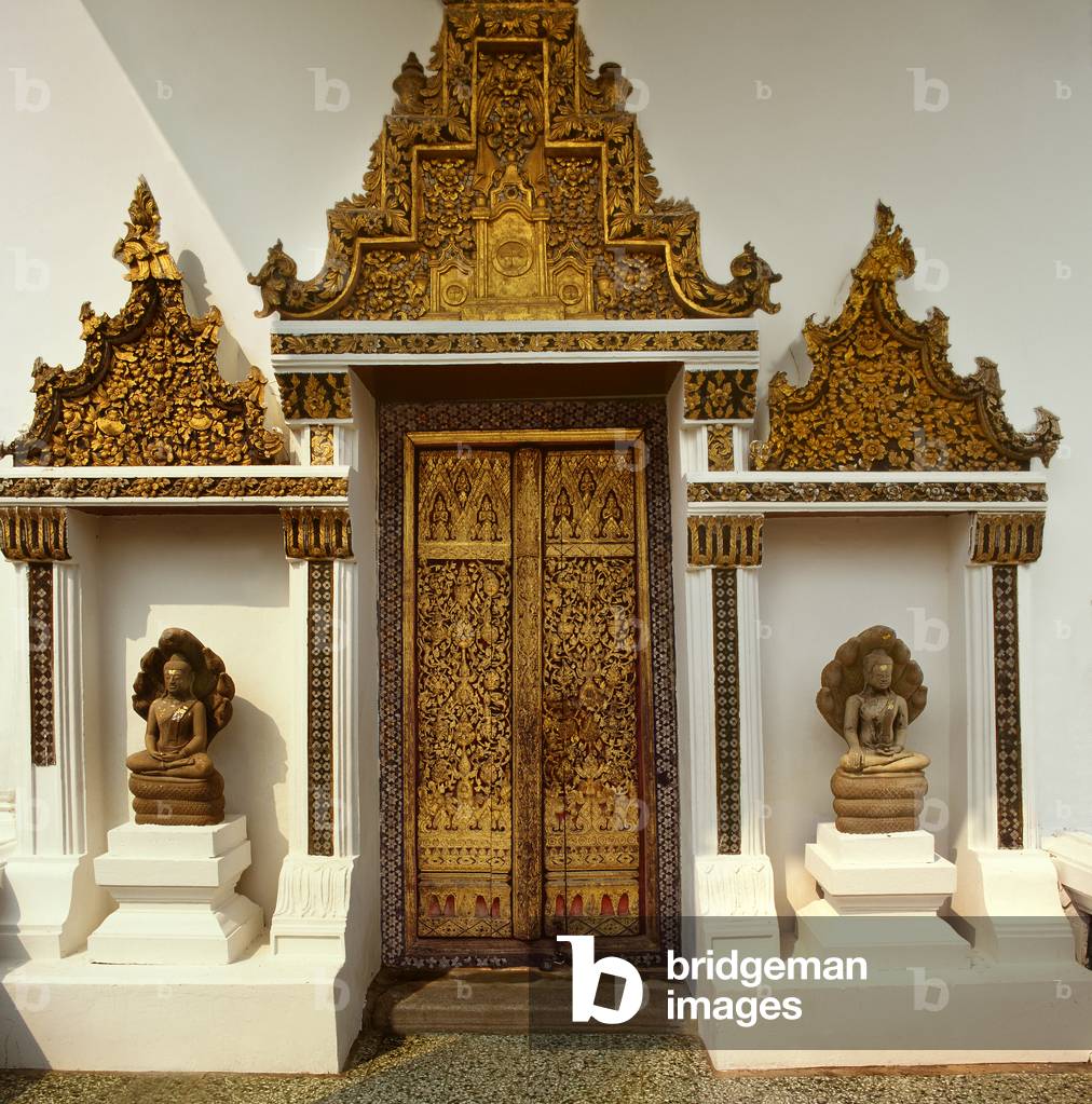 Decorative door (photo)