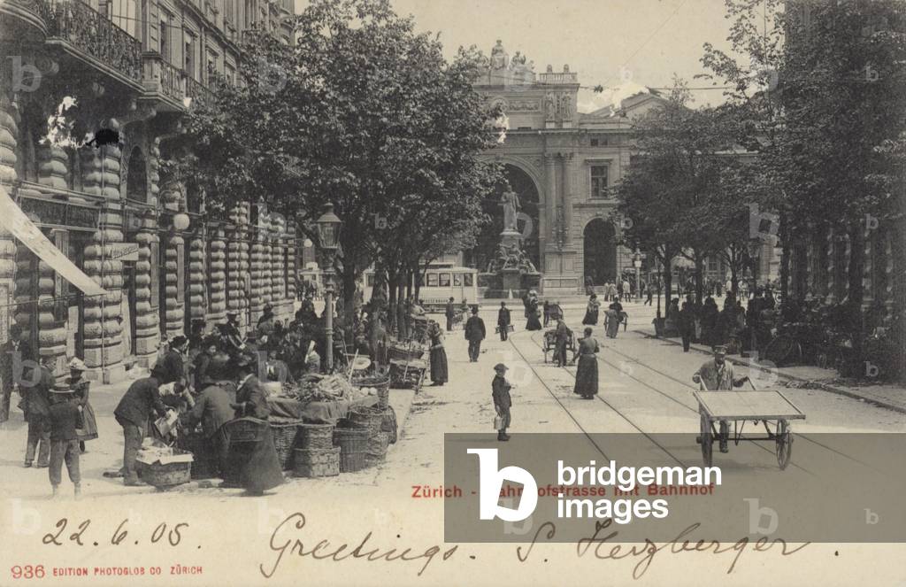 Postcard depicting the Bahnhofstrasse in Zurich (b/w photo)