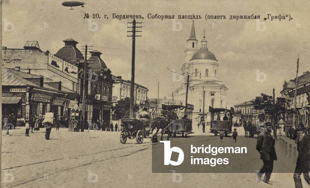 Russian airship Grif flying above Sbornaya Square, Berdichev, Western Ukraine, Russian Empire, 1917 (b/w photo)