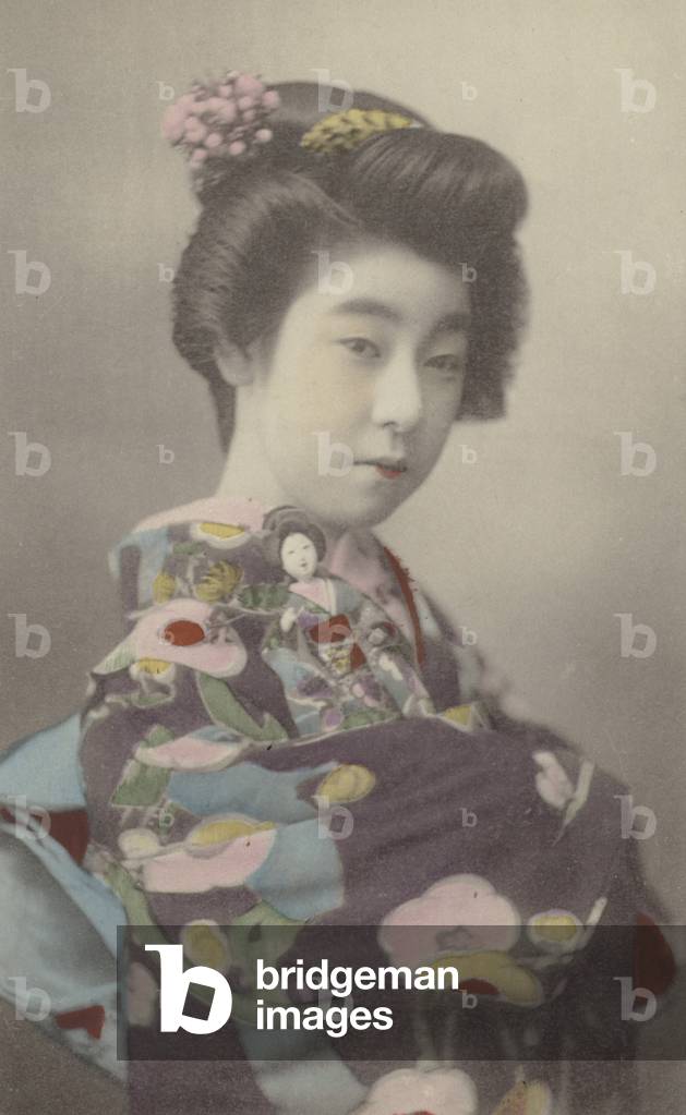 Portrait of a Japanese woman in traditional costume (colour photo)
