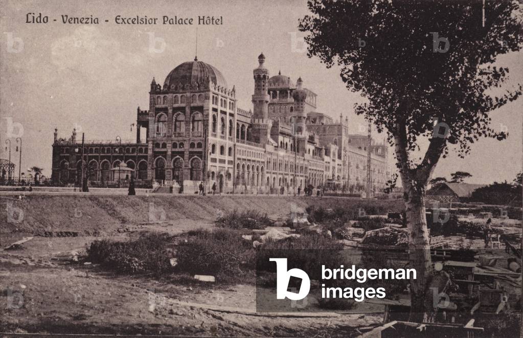 Postcard depicting the Excelsior Palace Hotel (b/w photo)
