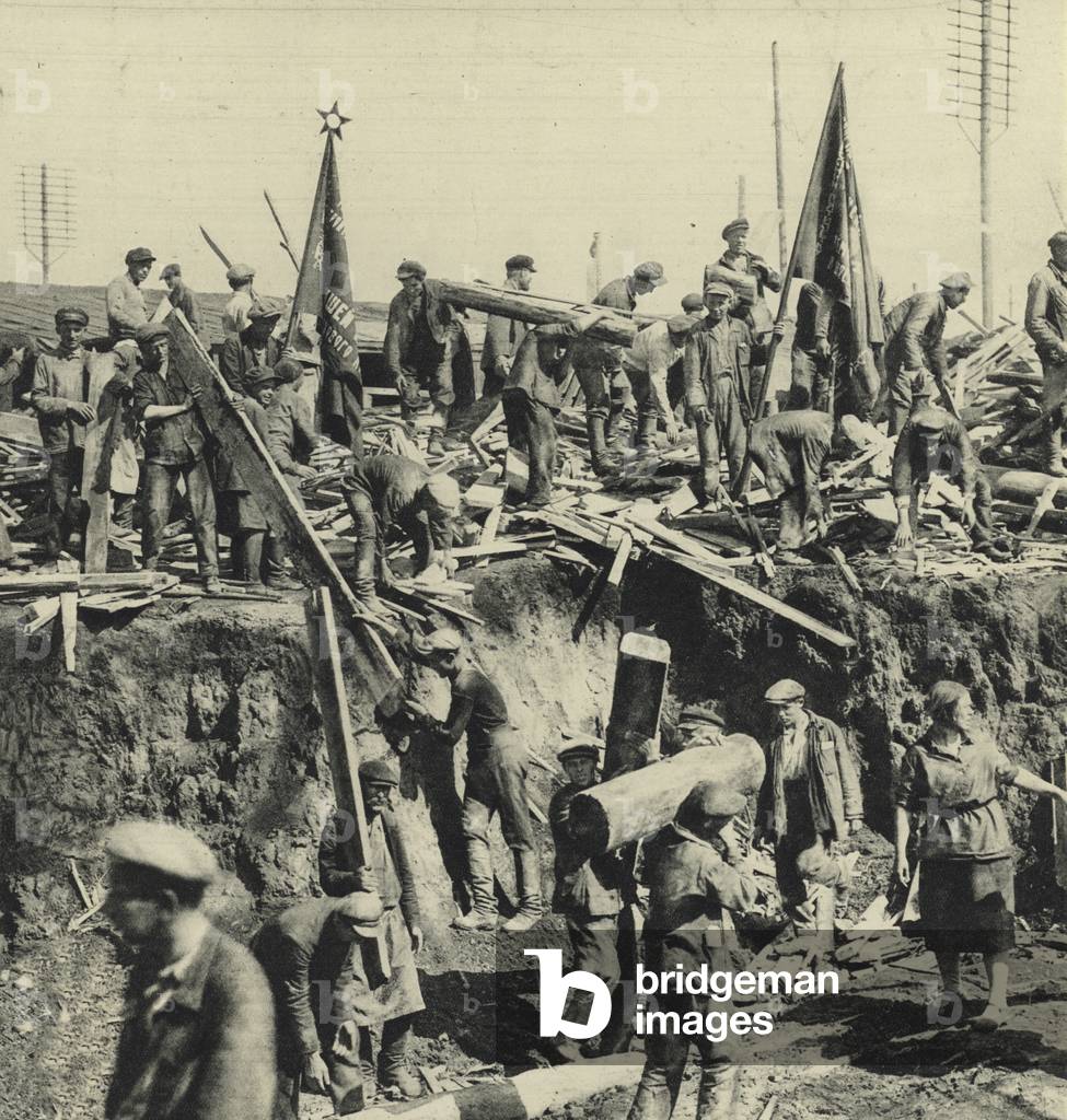 Soviet workers digging a canal, USSR, 1931 (b/w photo)