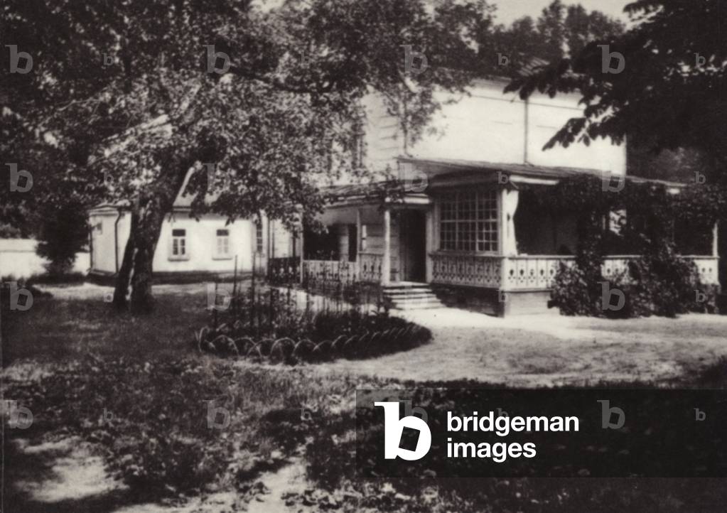 L N Tolstoi's house in Yasnaya Poliana, 1908 (b/w photo)