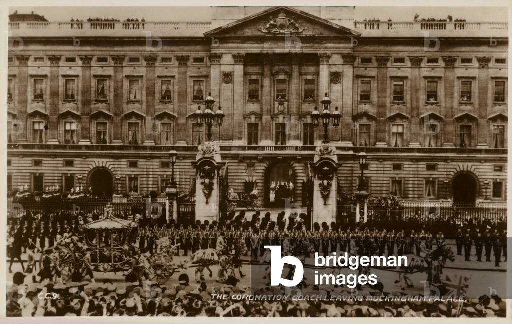 The Coronation Coach leaving Buckingham Palace (b/w photo)