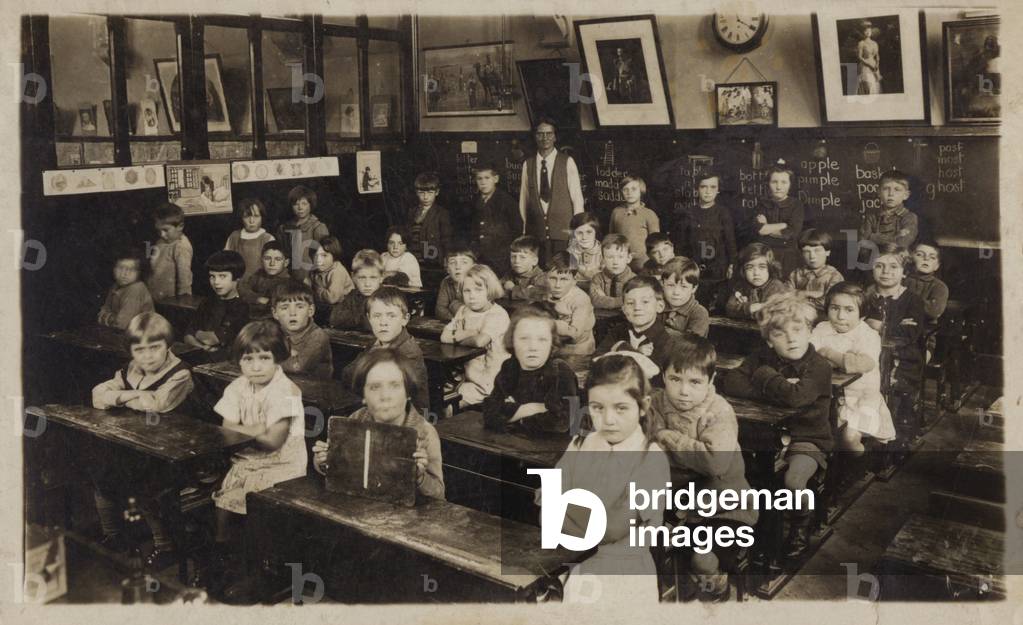 Schoolchildren in their classroom (b/w photo)