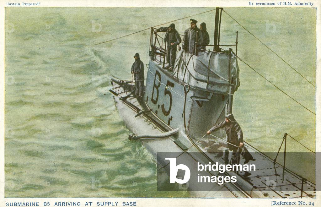 Submarine B5 arriving at supply base (colour photo)