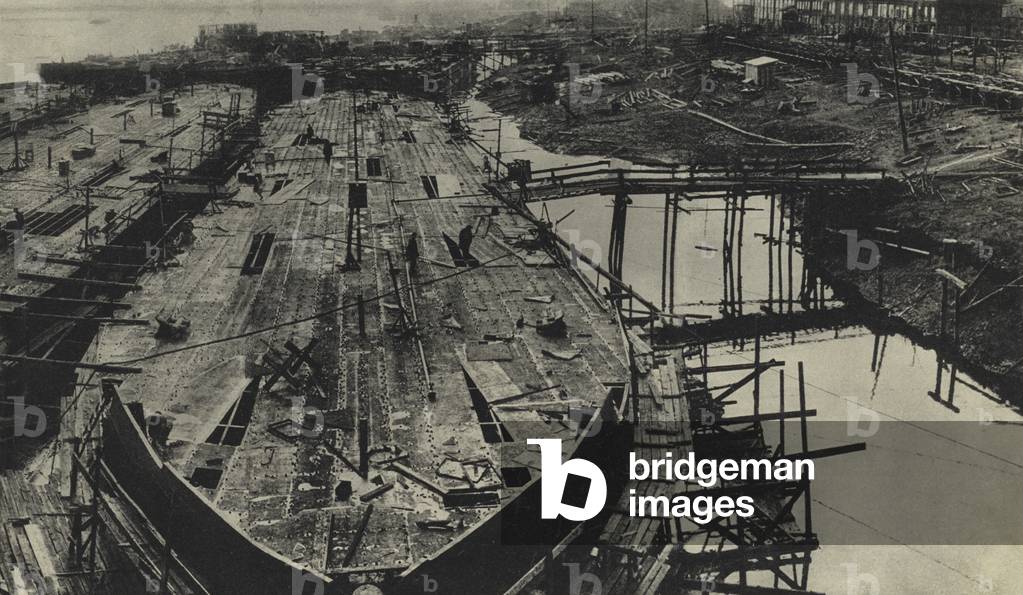 Construction of Soviet oil tankers at the Krasnoye Sormovo shipyard, Gorky, USSR, 1931 (b/w photo)